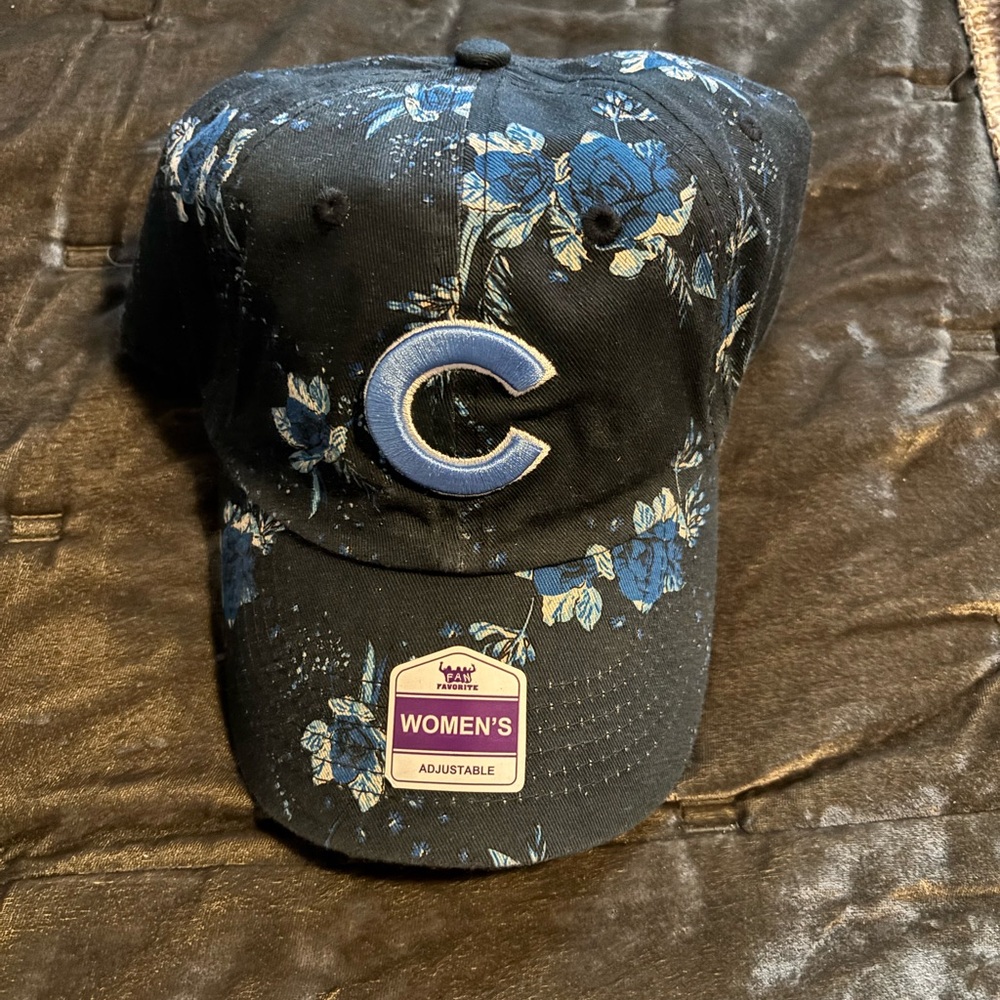 Chicago Cubs Blue Baseball Cap with Floral Design and Curved Brim